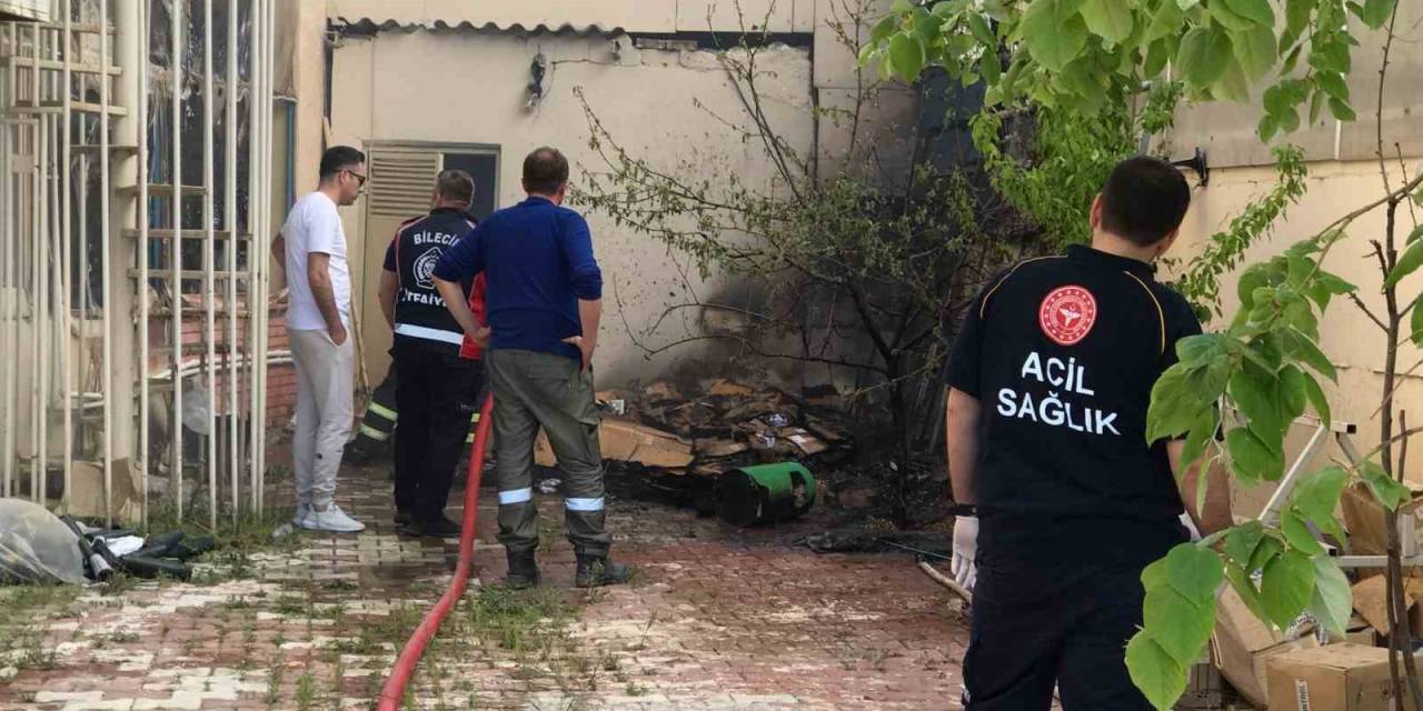 Bilecik’te Atık Karton Deposunda Çıkan Yangın Panik Oluşturdu
