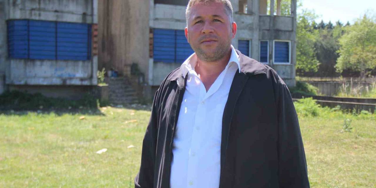 Muhtar Olur Olmaz İş Makinesine Binip O Alanları Yıkıp Geçti