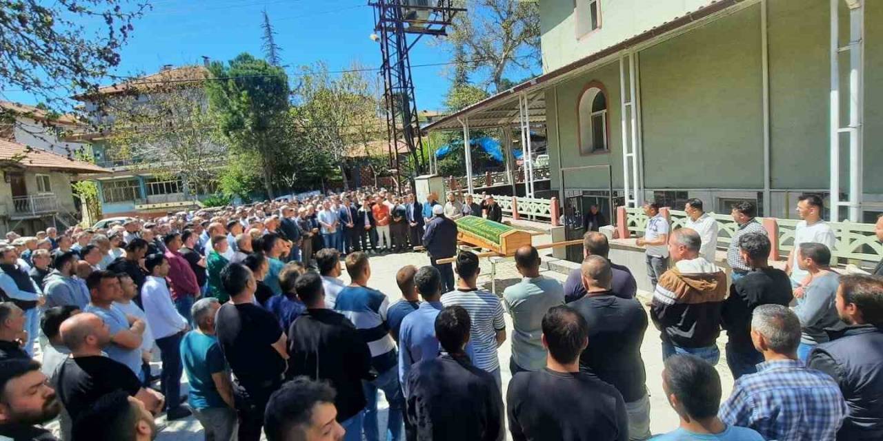 Soma’da Maden Kazasında Hayatını Kaybeden İşçi Gediz’de Toprağa Verildi