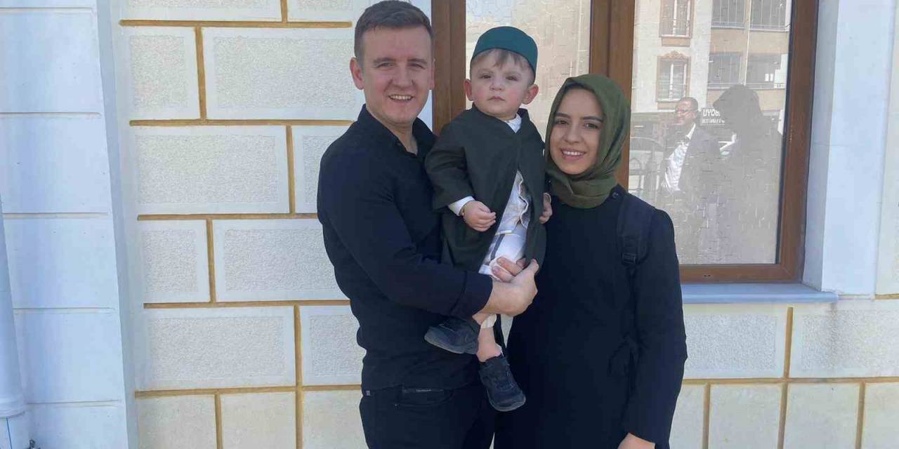 15 Aylık Olan Minik Aslan Umreye Gitti