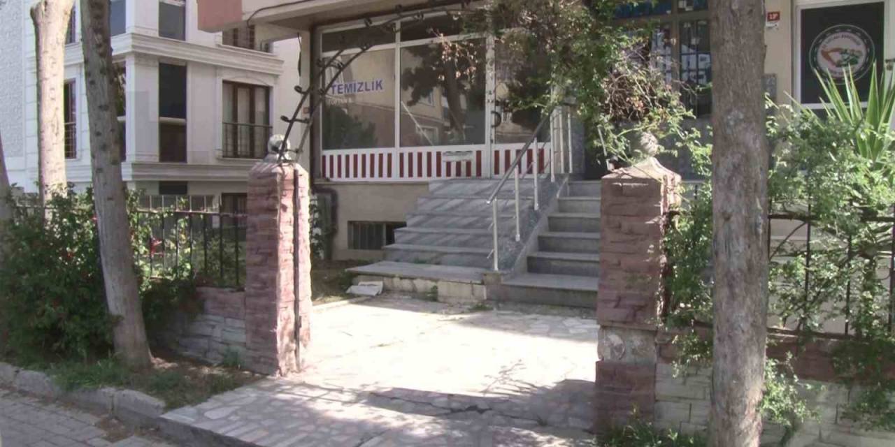 Büyükçekmece’de Bir Gece 4 Bahçe Kapısını Çalan Hırsızlar Kamerada