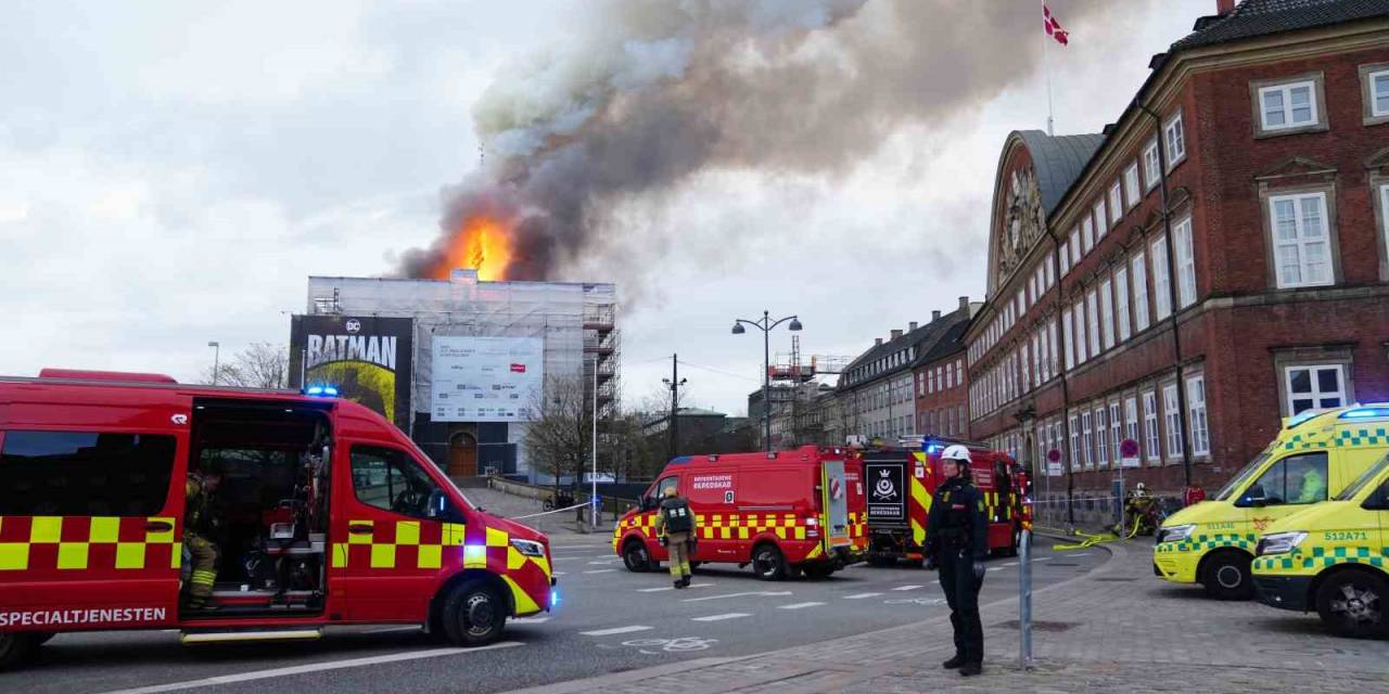 Danimarka’da 17. Yüzyıldan Kalma Tarihi Borsa Binası Alevlere Teslim Oldu