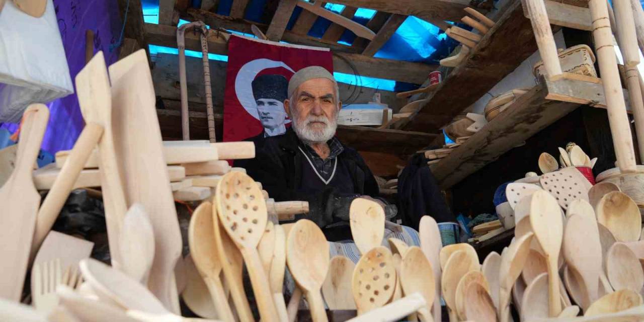 Şimşirden Ürettiği Kaşıklarla 68 Yıldır Geçimini Sağlıyor