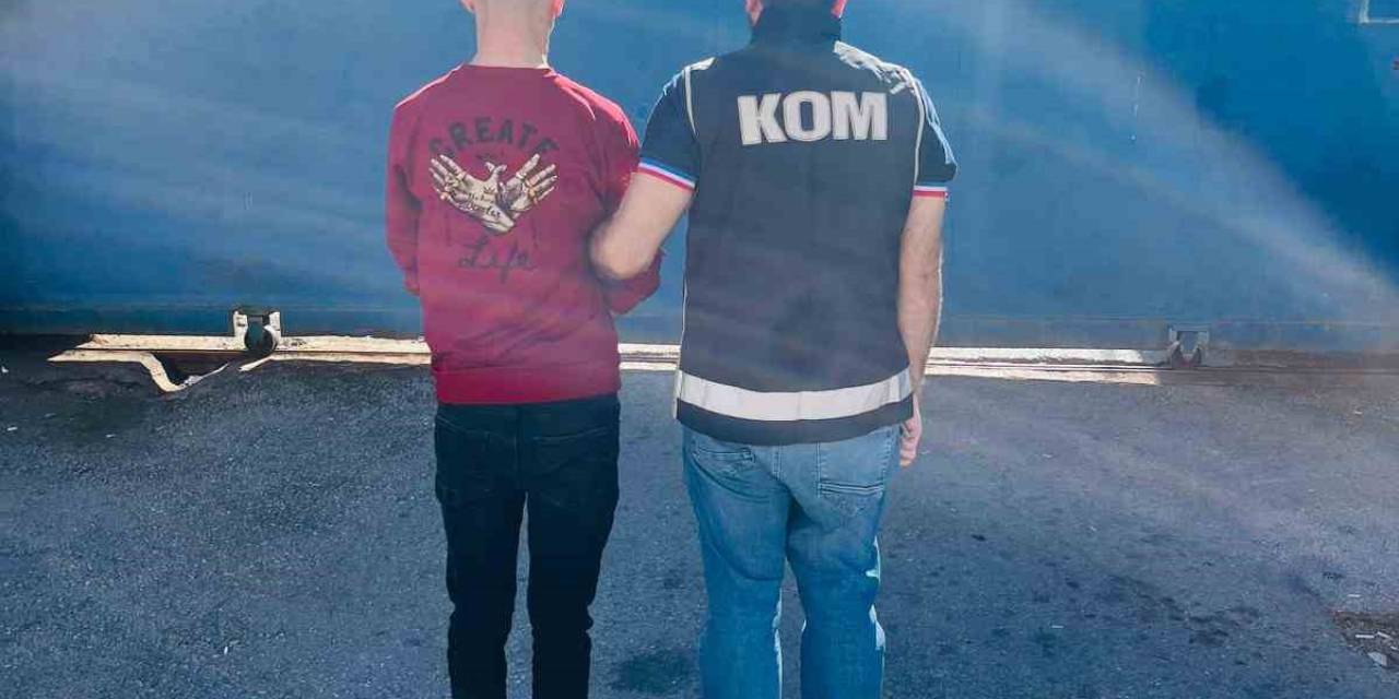 Silahlı Tehditten 3 Yıl 1 Ay 15 Gün Hapis Cezası İle Aranan Şahıs Yakalandı