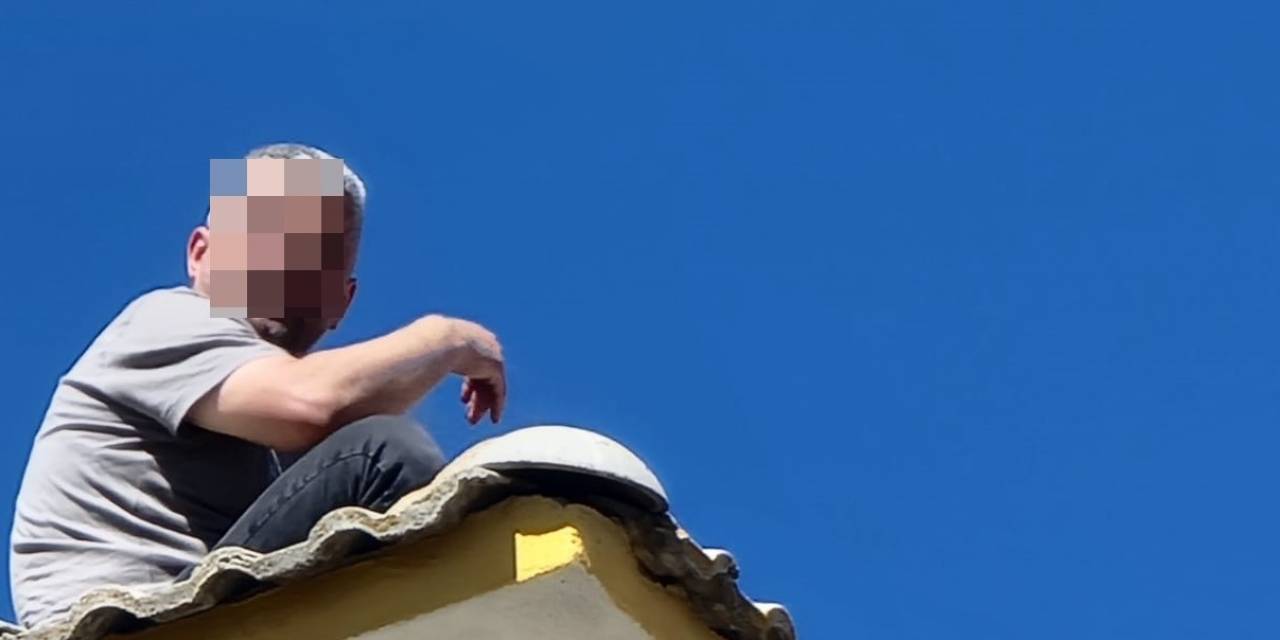 İntihar İçin Çatıya Çıkan Şahsı Kaymakam İkna Etti