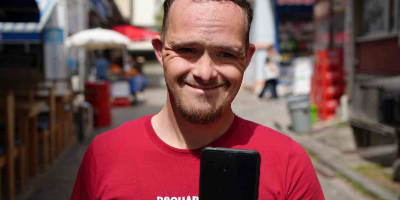 Down Sendromlu Genç Gasp Edilmişti: Telefonuna Kavuştu, Mutluluğu Gözlerinden Okundu