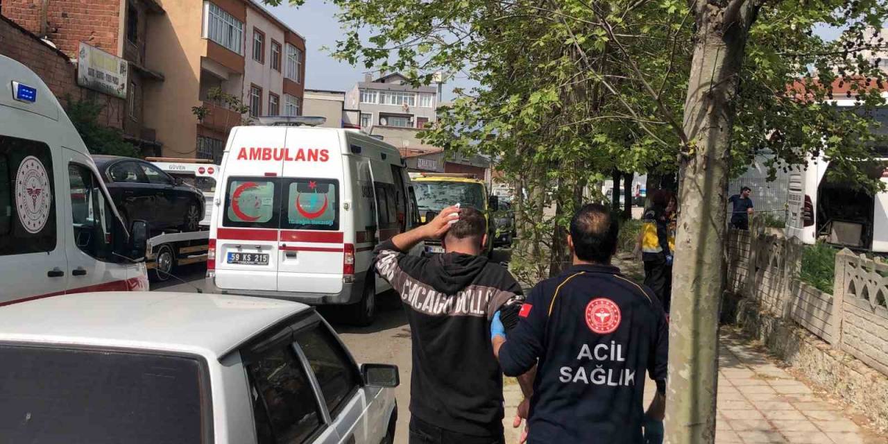 Otomobil Lastiğini Kesti, Kendisini Durdurmaya Çalışan Kişiyi Bıçakladı