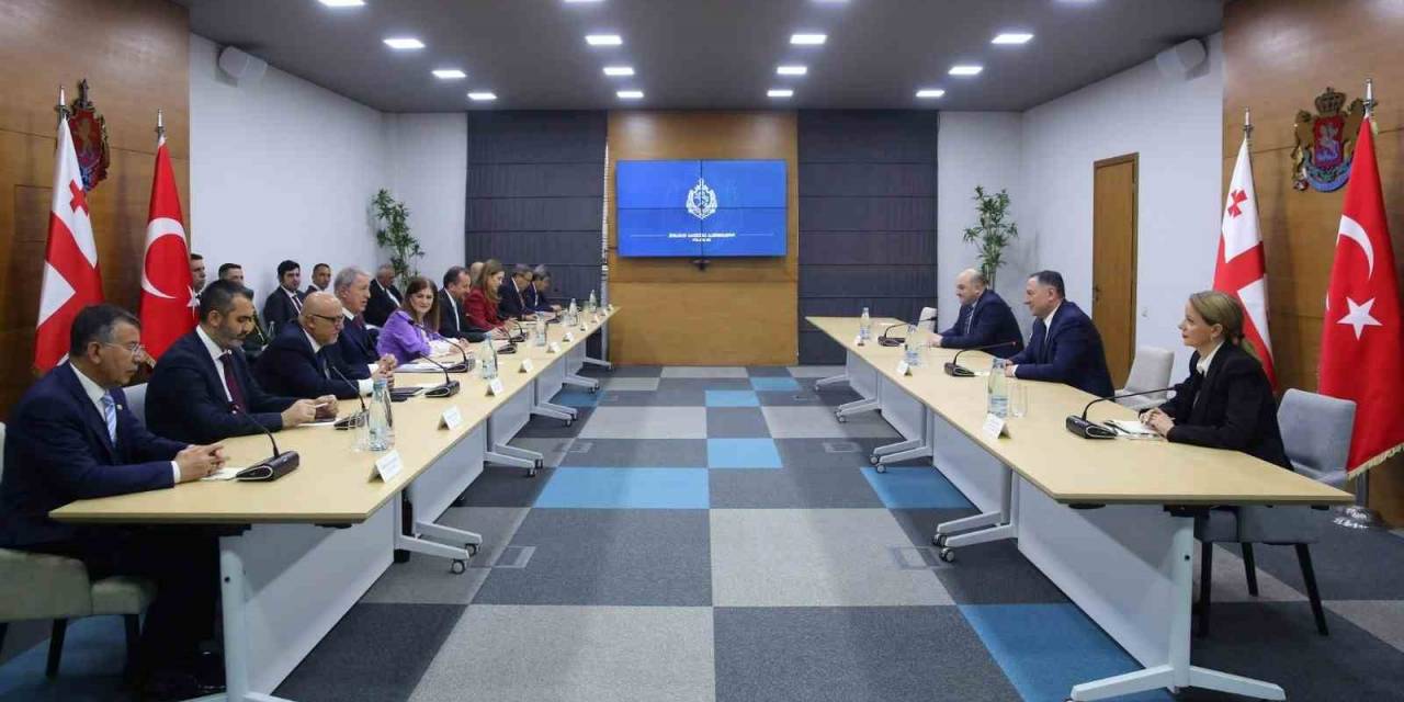 Tbmm Milli Savunma Komisyonu Başkanı Akar, Gürcistan İçişleri Bakanı Gomelauri İle Bir Araya Geldi