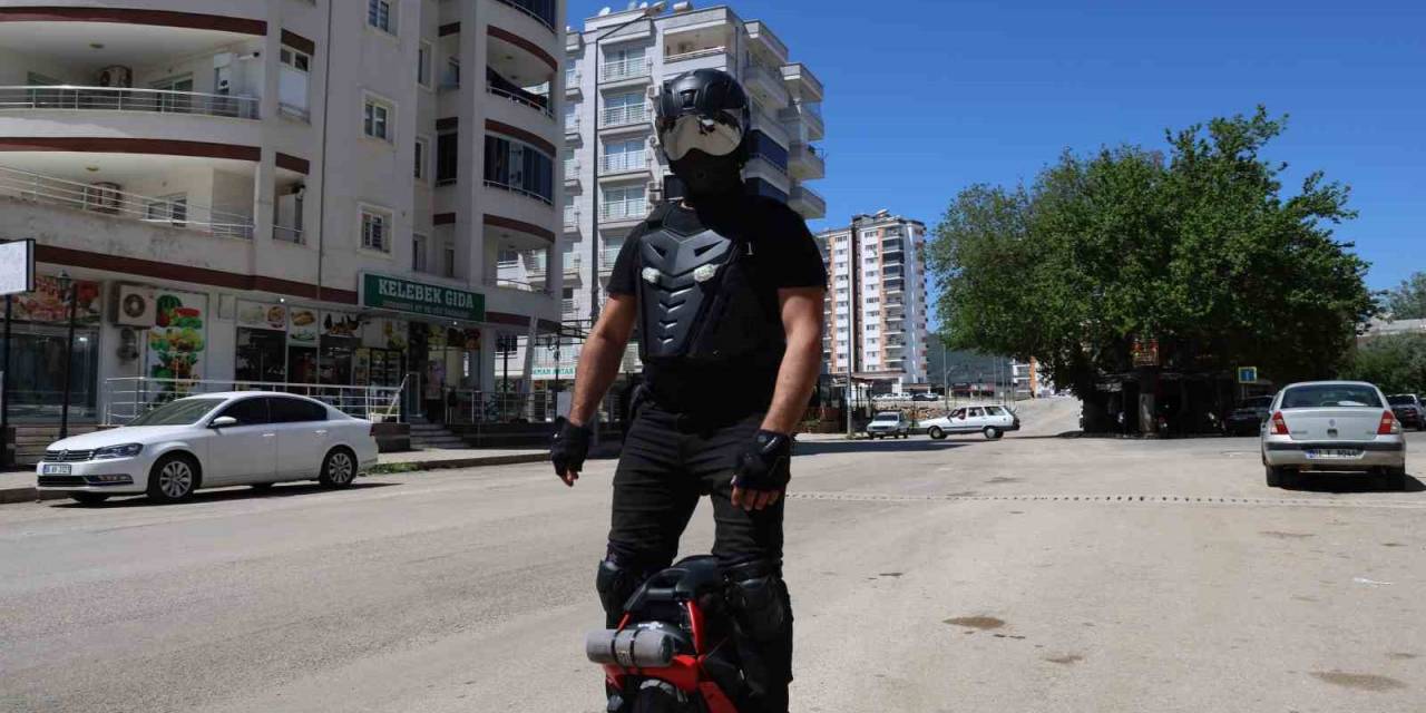 Trafikte Gören "Robot" Sanıyor