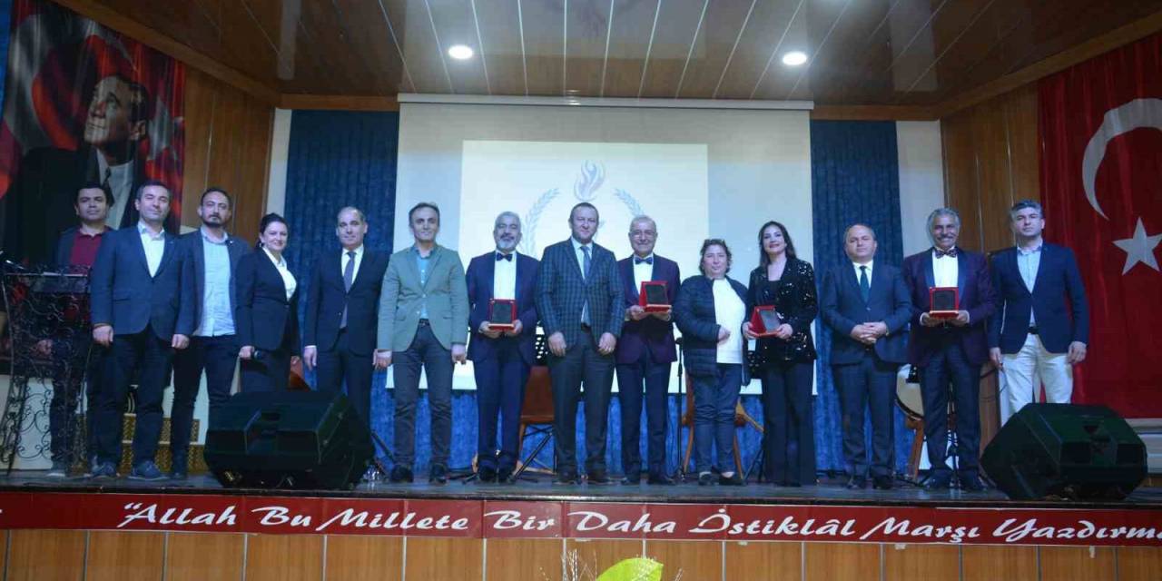 Türkülerin Ustaları Kulakların Pasını Sildi