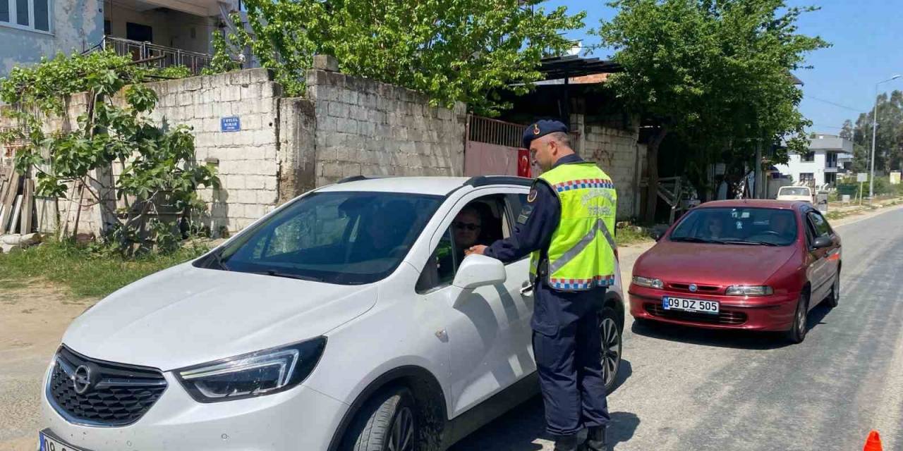 Aydın Jandarması Bayram Tatilinde 12 Bin Aracı Kontrol Etti