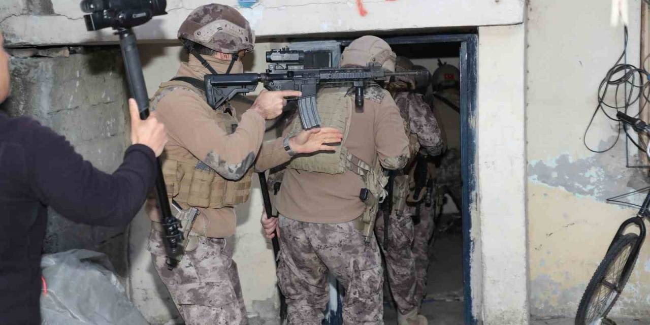 Mersin’de Sanal Dolandırıcılara Eş Zamanlı Operasyon: 19 Gözaltı