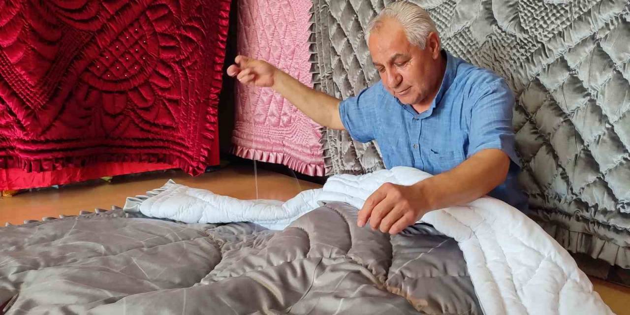 50 Yıldır El Emeği Göz Nuru Yorganları Nakış Nakış İşliyor