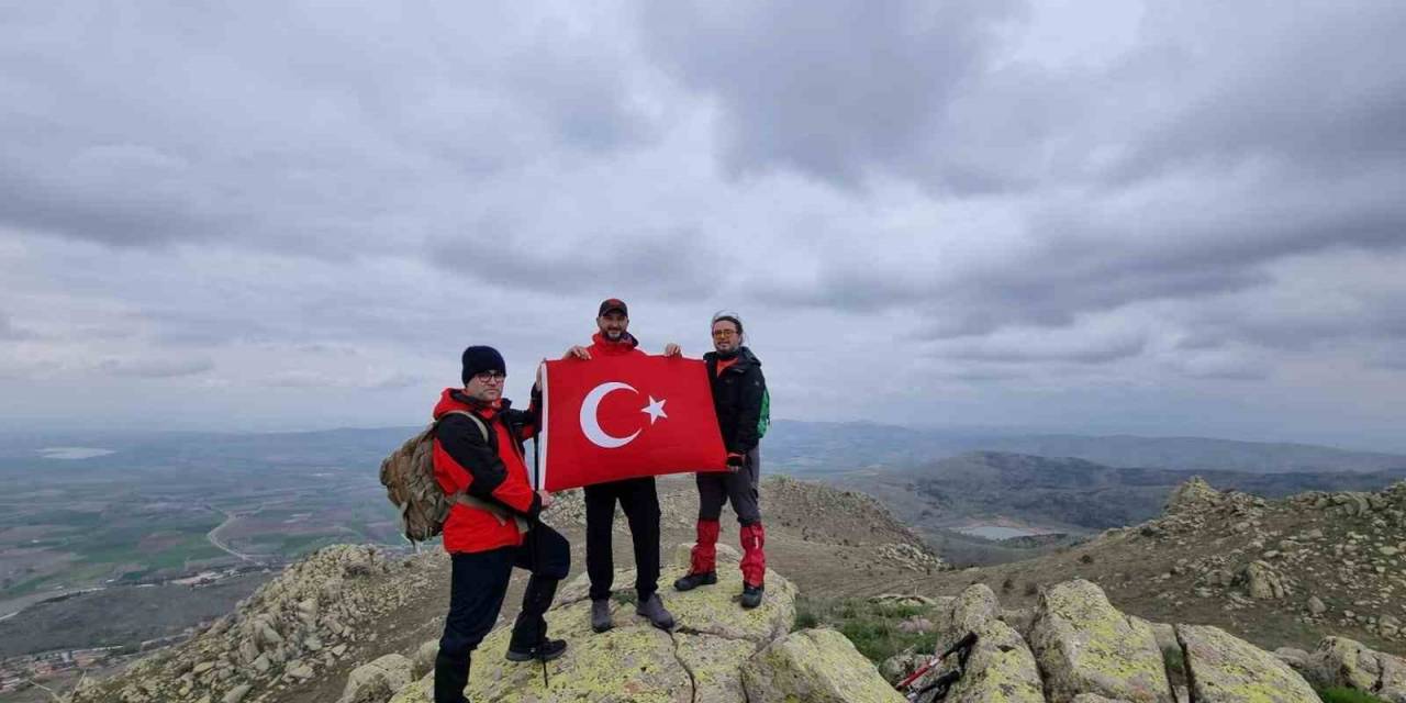 Kırşehirli Dağcılar Baran Dağları’nda Türk Bayrağı Açtı