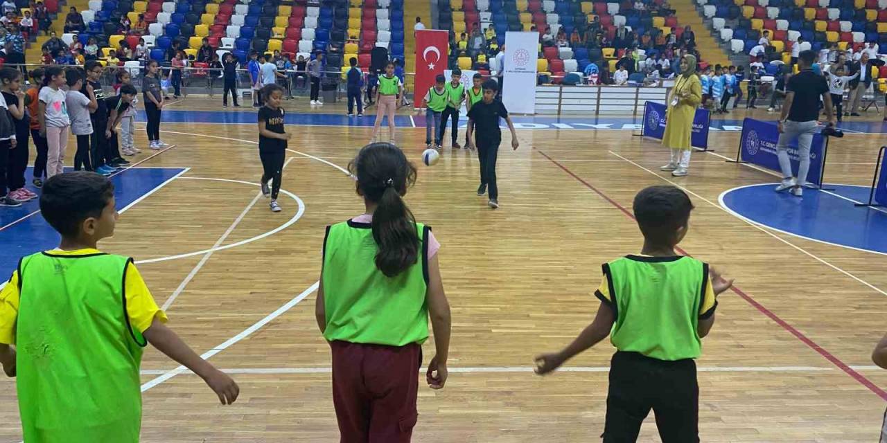 Öğrenciler Geleneksel Oyunları Oynayarak Büyük Mutluluk Yaşadı