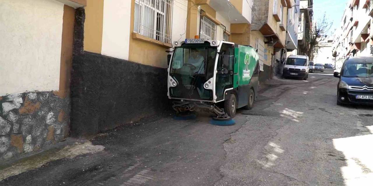 Temiz Bir Şehitkamil İçin 7/24 Çalışma Yürütülüyor