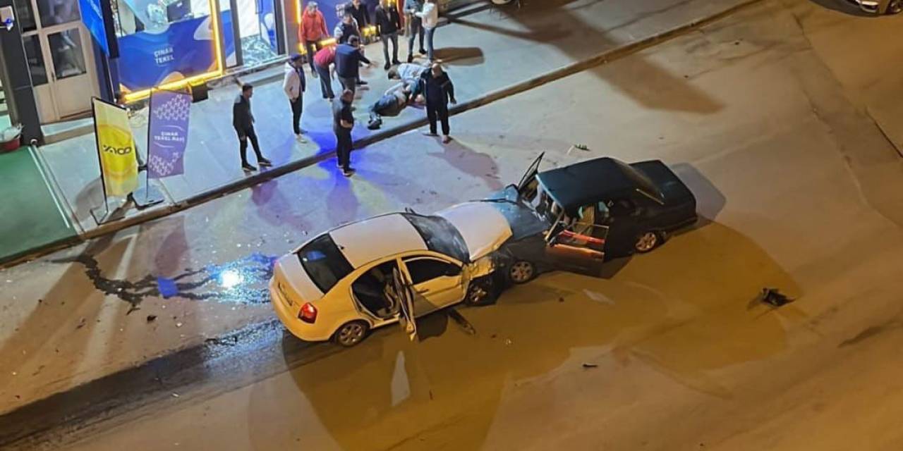 Kayseri’de 3 Aracın Karıştığı Kaza Güvenlik Kamerasına Yansıdı