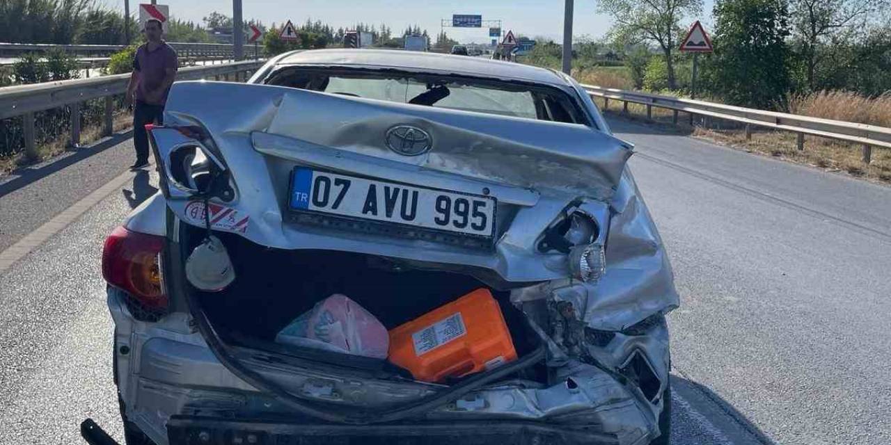 Bariyerlere Çarpan Otomobilin Sürücüsü Yaralandı