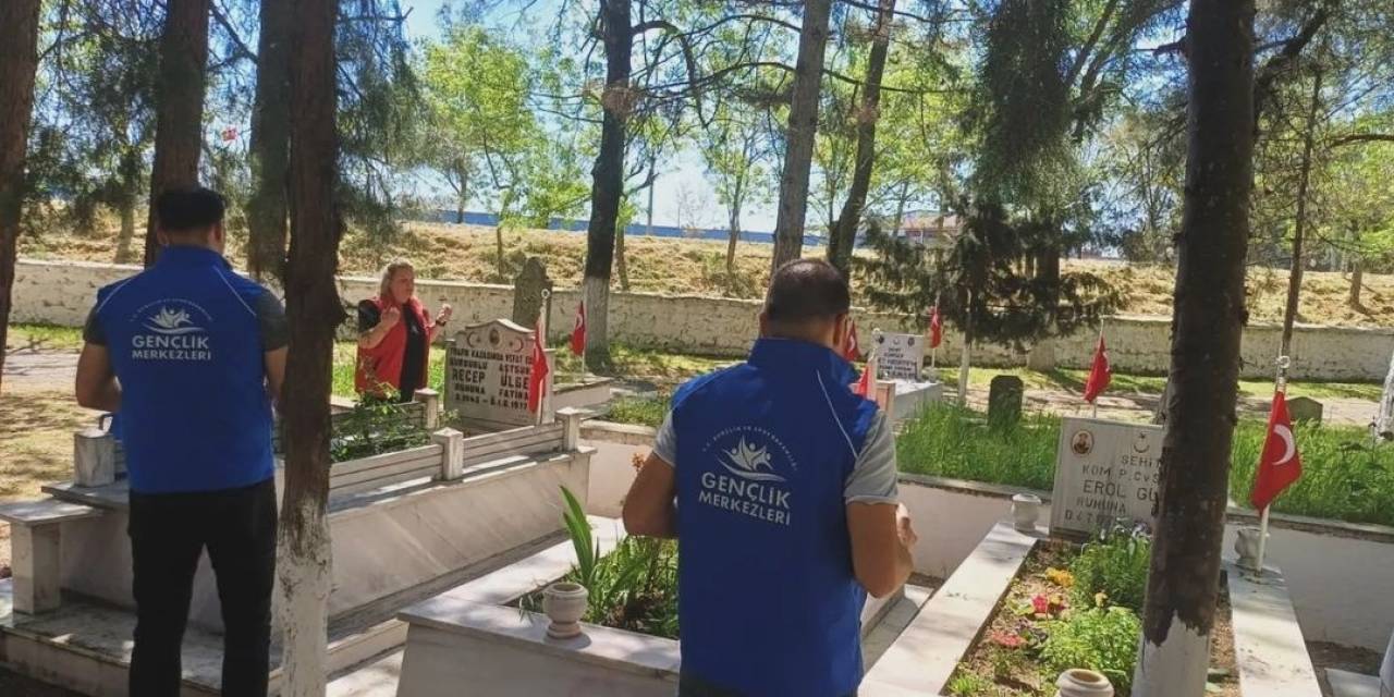 Babaeski’de Şehitler Mezarları Başında Anıldı