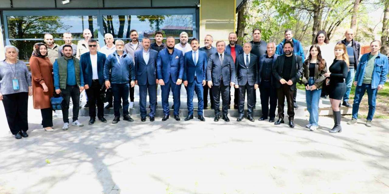 Vali Aydoğdu Gazetecilerle Bir Araya Geldi