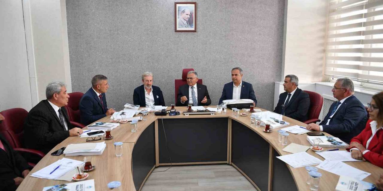 Başkan Büyükkılıç’tan Siyasi Partilerin Meclis Üyelerine Ziyaret