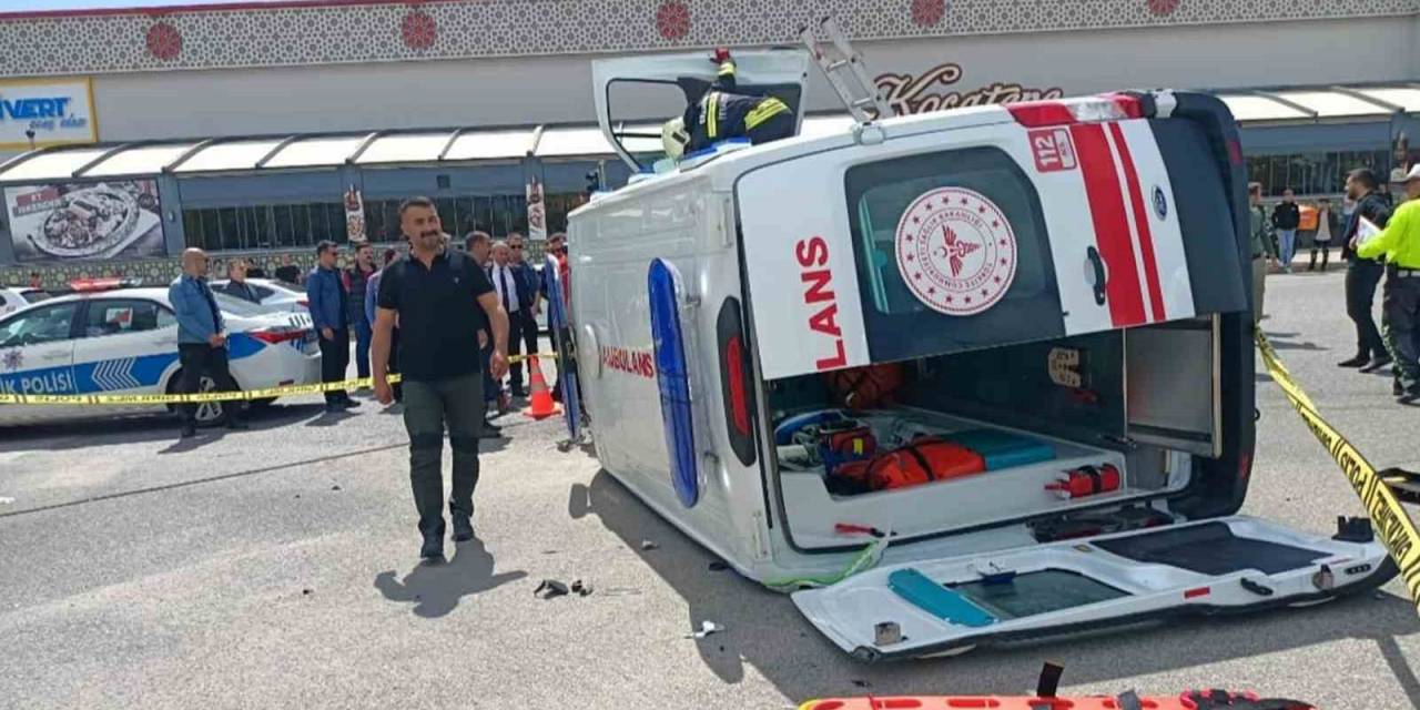 Erzincan’da Otomobil İle Ambulans Çarpıştı: 6 Yaralı