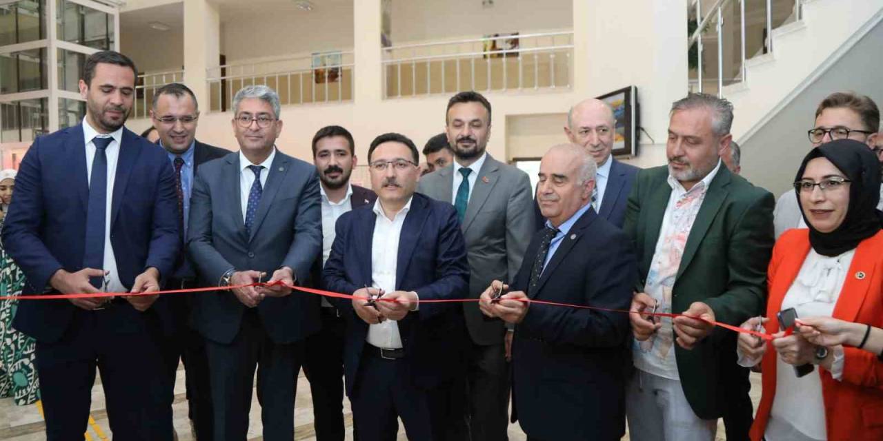 Vali Çiçek: "Turizm Fakültelerinde Okuyan Öğrenciler Bu Memleket İçin Milli Görev Yapıyor"