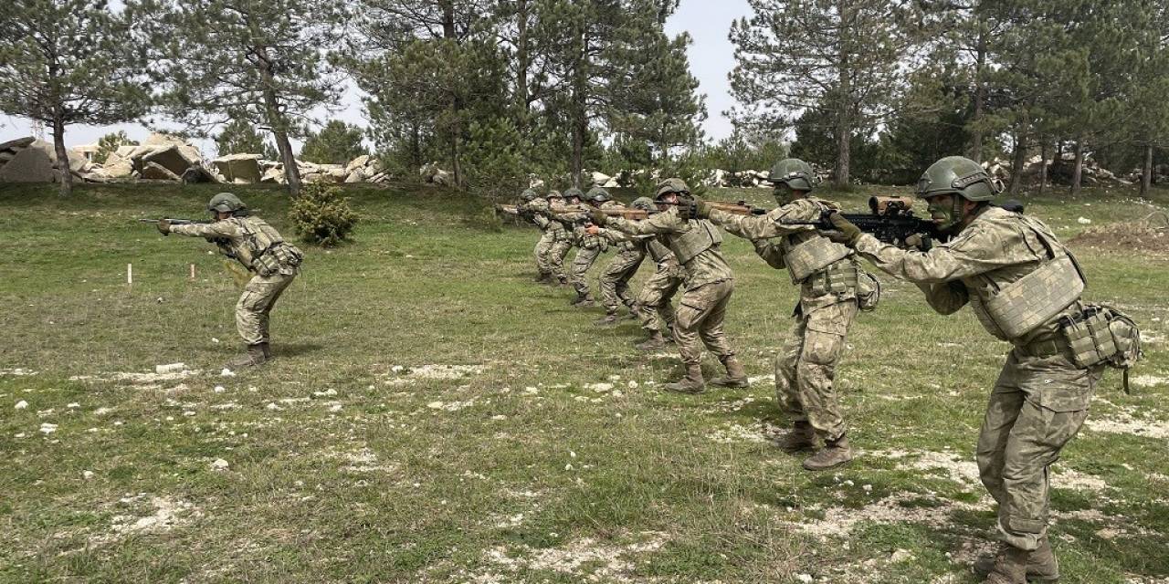 Komandolar Dosta Güven Düşmana Korku Saldı