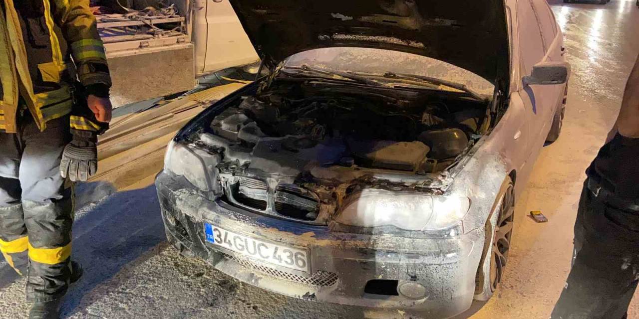 Kocaeli’de Seyir Halindeki Otomobilde Yangın