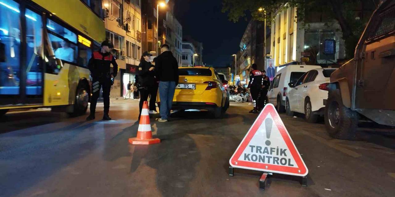 Kadıköy’de Narkotik Köpeği "Ceviz" İle ’huzur İstanbul’ Uygulaması Yapıldı