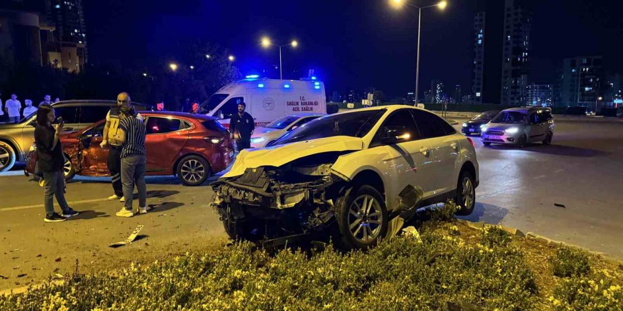 Mersin’de İki Otomobil Çarpıştı: 5 Yaralı