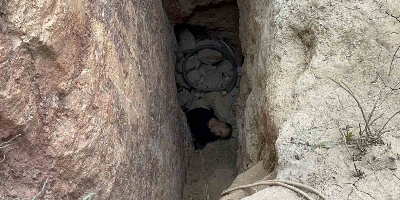 Define Ararken Mağarayı Çökerttiler... 3 Kişinin Cansız Bedenine Ulaşıldı