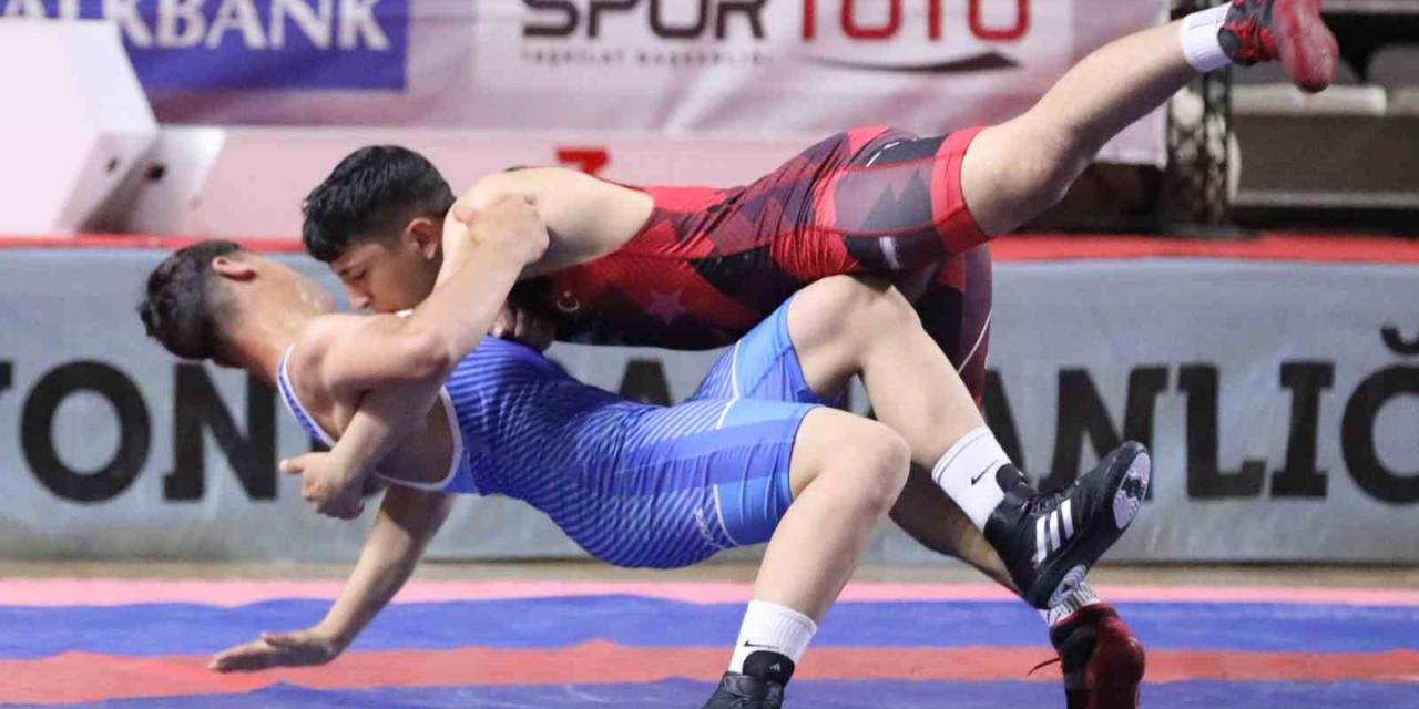 Ahmet Ayık U15 Erkekler Serbest Güreş Türkiye Şampiyonası Sona Erdi