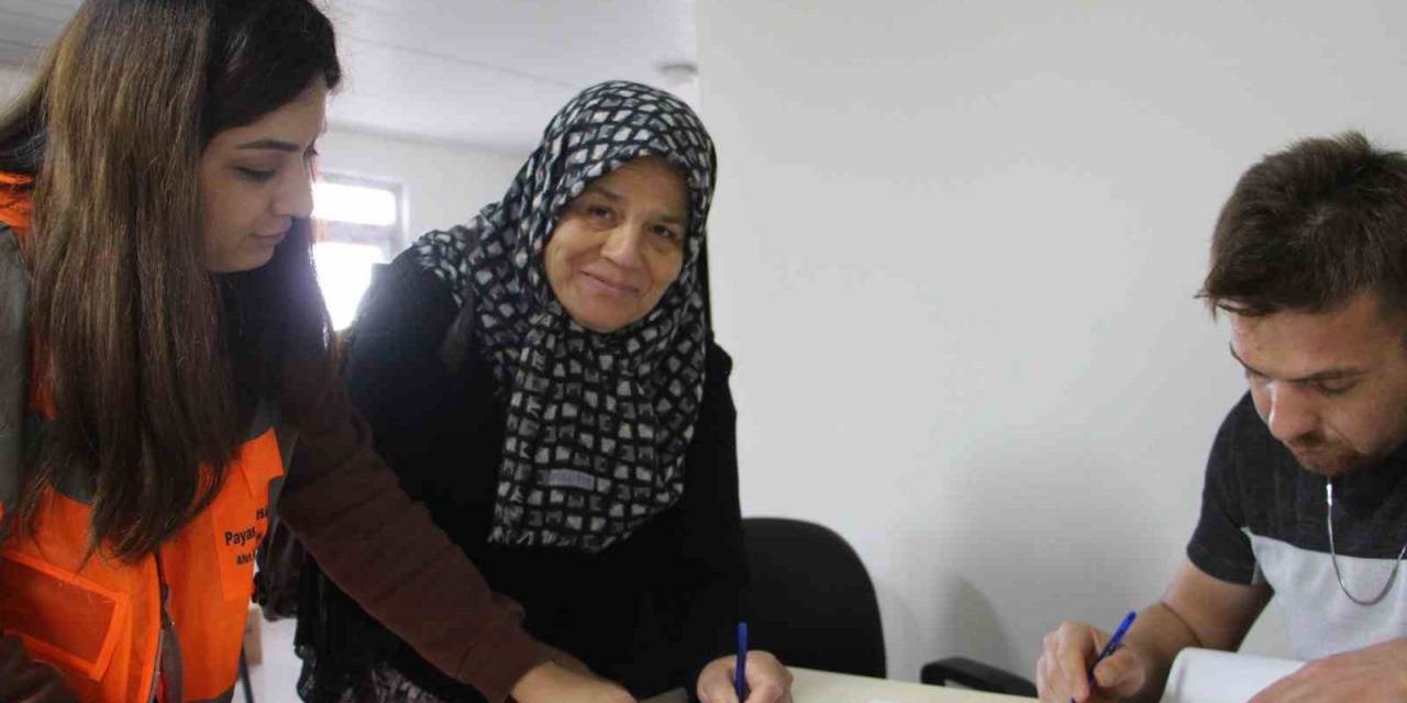 Hatay’da Depremzedeler Yeni Evlerine Kavuşuyor