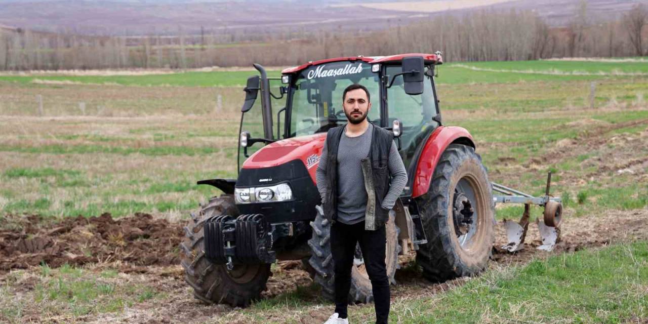 Üniversite Eğitimini Tamamlayıp Toprağına Döndü