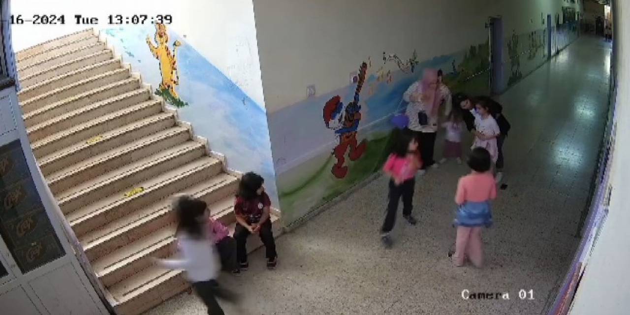 Boğazına Şeker Kaçan Öğrenciyi Heimlich Manevrasıyla Kurtardı