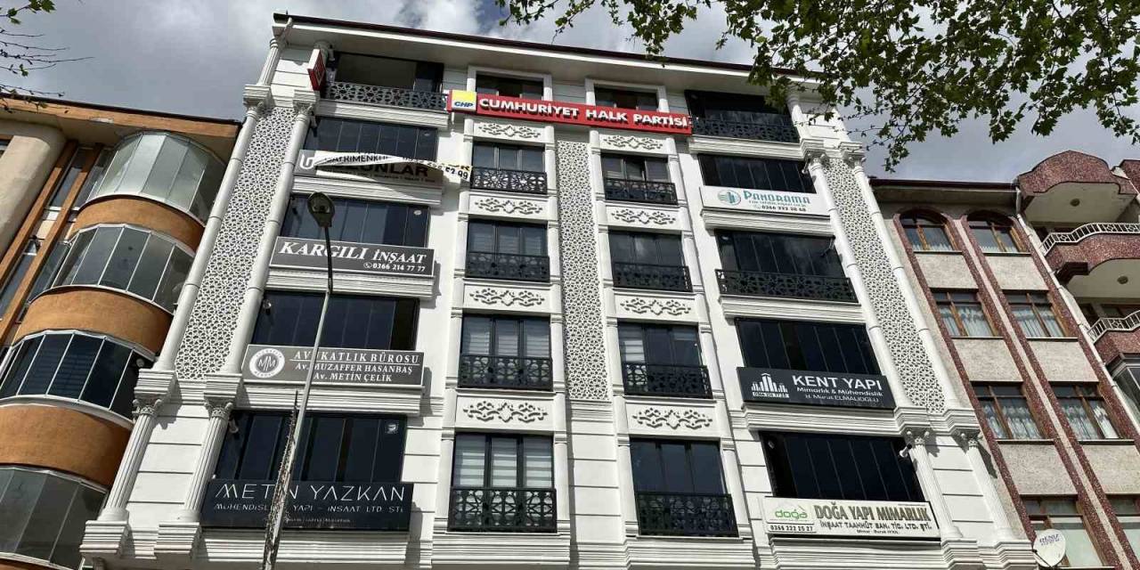 Belediye Başkanı İle Görüşemediğini İddia Eden Vatandaş Parti Binasında İntihara Kalkıştı