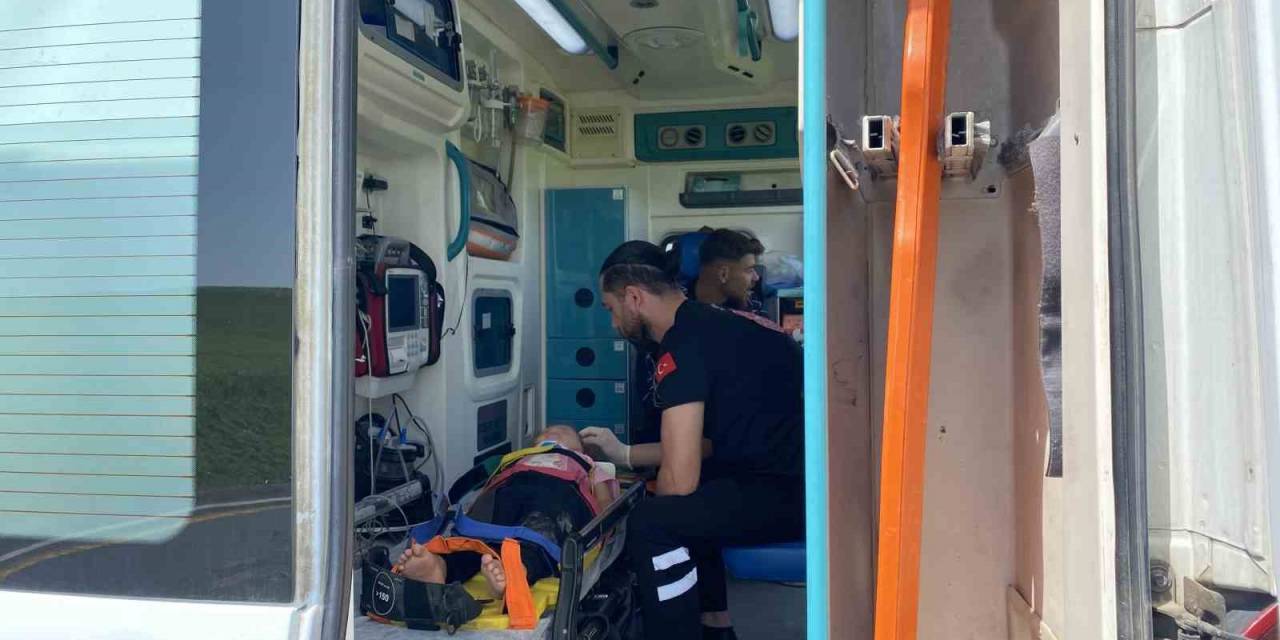 Kınaya Giden Ailenin Hafif Ticari Aracı Dereye Uçtu: 10 Yaralı