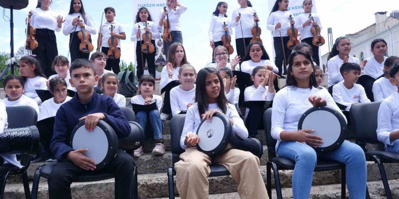 Öğrenci Müzik Grubu İlk Konserini Verdi