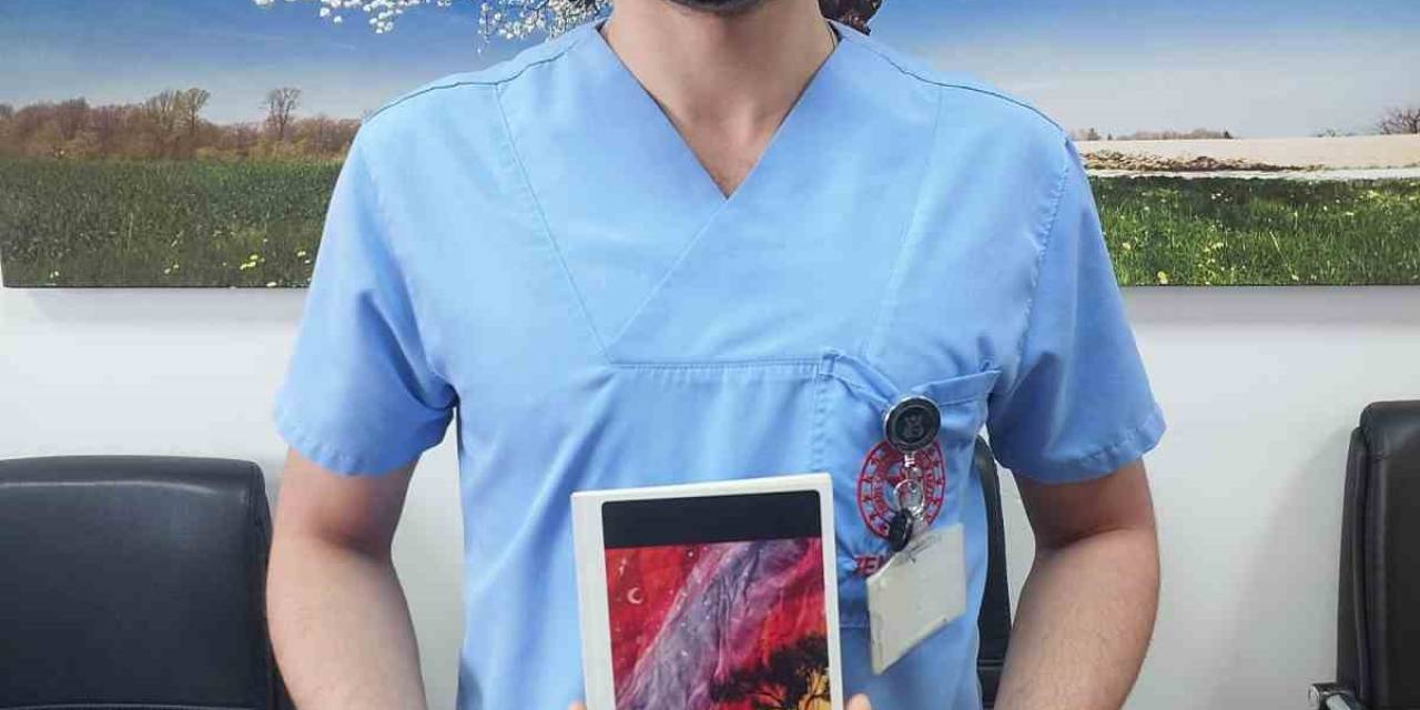 Hastanede Çalışan Temizlik Personeli İlk Kitabını Çıkardı