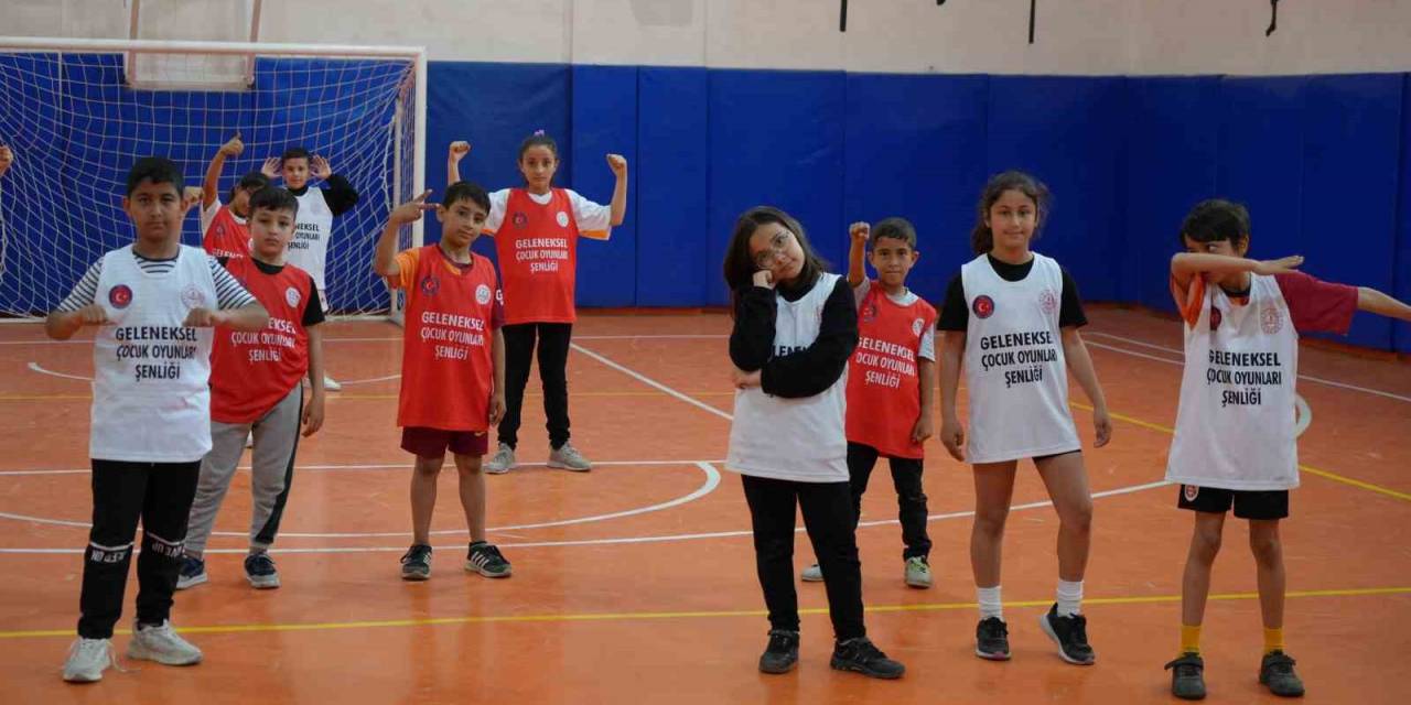 Kilis’te Geleneksel Çocuk Oyun Şenliği Düzenlendi