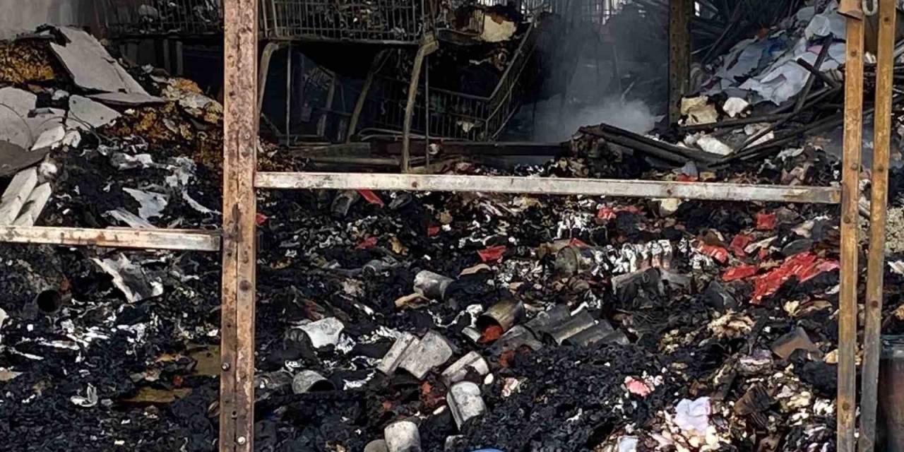 Market Yangınında Bin 350 Metrekare Kapalı Alanın Tamamı Kül Oldu