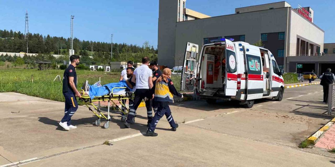 Diyarbakır’da Parmağı Kopan Genç Ambulans Helikopter İle Hastaneye Sevk Edildi