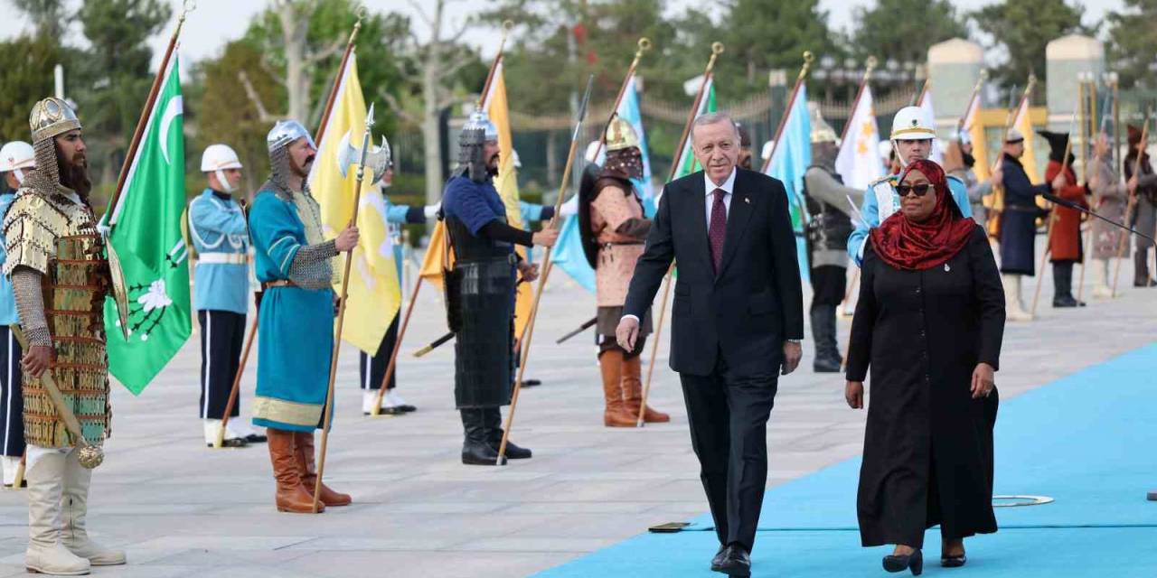 Cumhurbaşkanı Erdoğan, Tanzanya Cumhurbaşkanı Hassan’ı Resmi Törenle Karşıladı