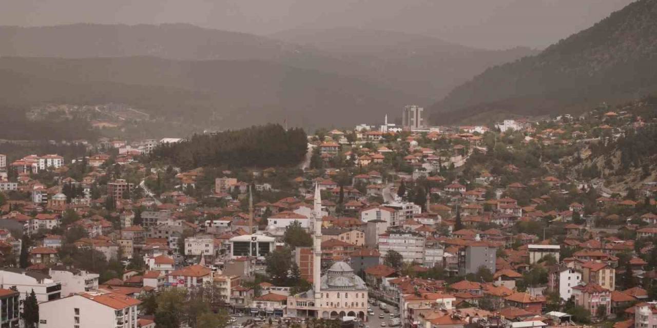 Burdur Ve Bucak’ta Çöl Tozu Etkili Oldu