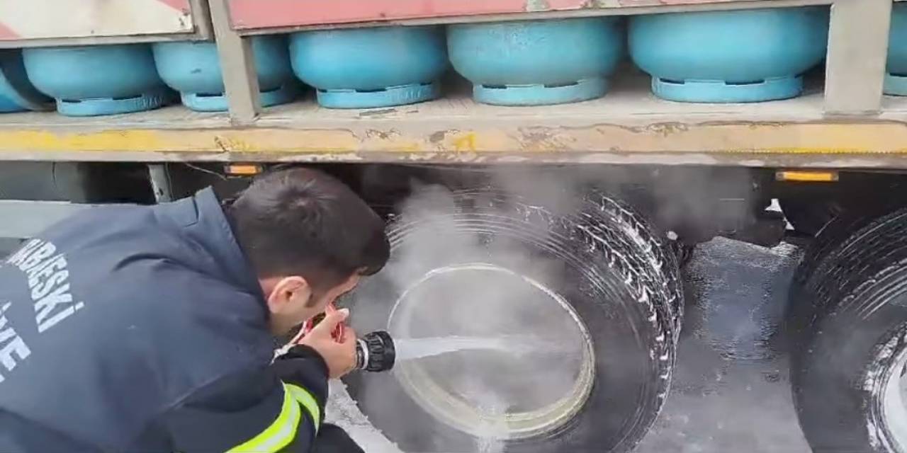 Babaeski’de Tüp Yüklü Kamyonda Korkutan Yangın