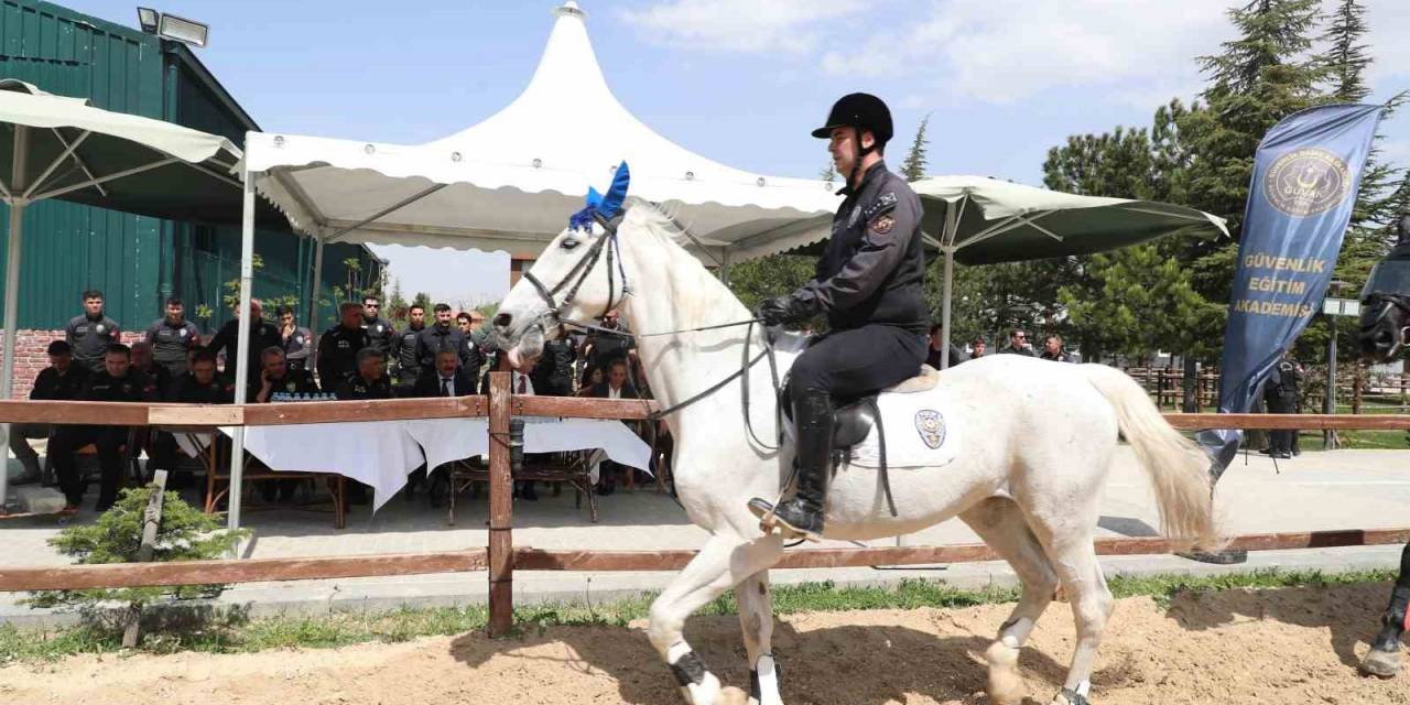 Atlı Polislere Taze Kan