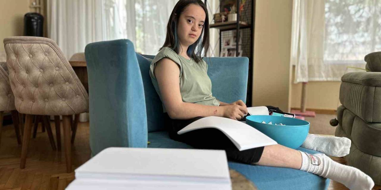 Kağıt Yırtmak Down Sendromlu Genç Kızın Terapisi Oldu