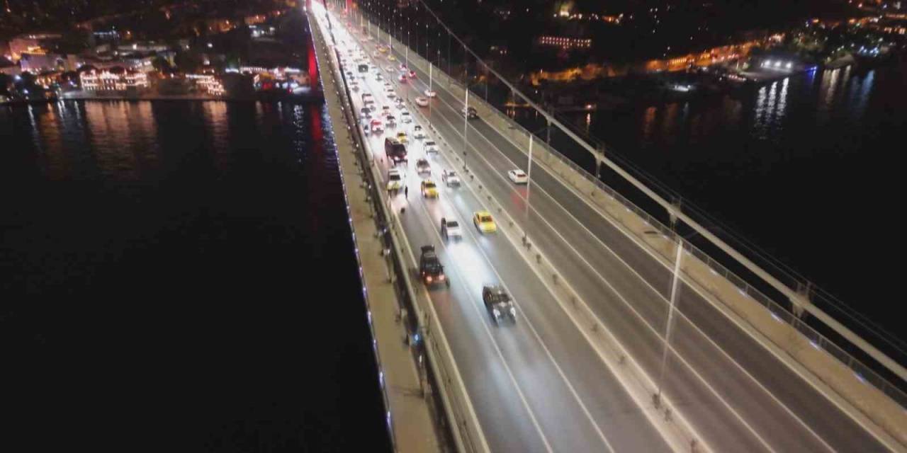 15 Temmuz Şehitler Köprüsü’nde Bir Aracın Lastiği Patladı: Kilometrelerce Araç Kuyruğu Havadan Görüntülendi