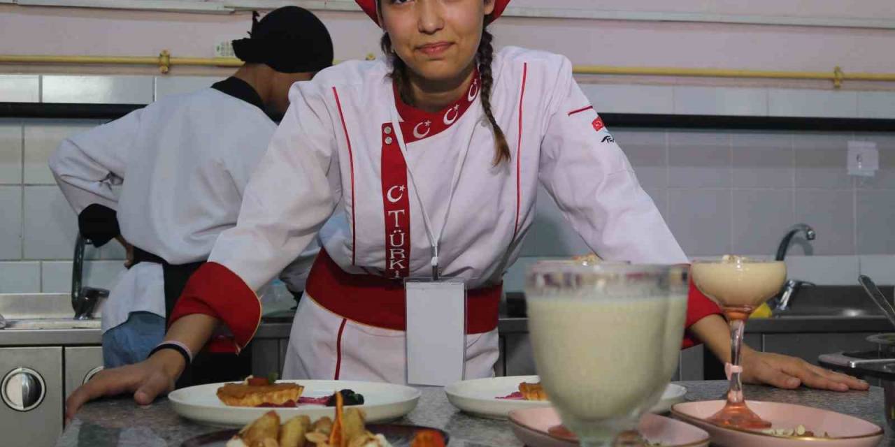 İzmir’de Lise Öğrencileri Yemek Yarışmasında Hünerlerini Sergiledi